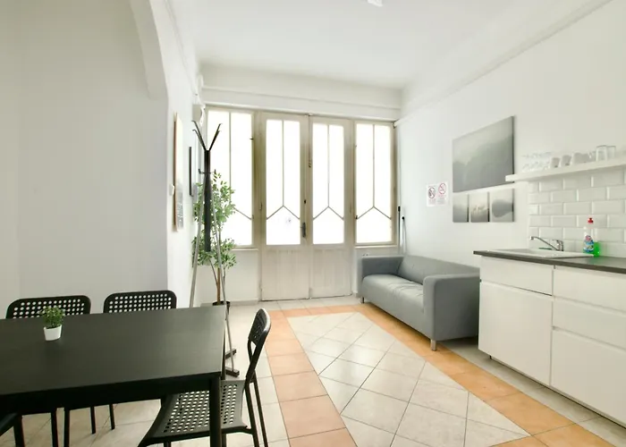 Budget By Hi5- Akacfa Street