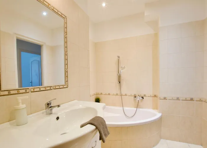 Budget By Hi5- Akacfa Street *